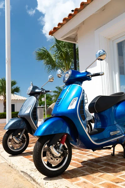 Μηχανοκίνητο Όχημα Παρκαρισμένο Εξωτερικά Μοτοποδήλατο Μπλε Χρώμα Μηχανοκίνητο Όχημα Έξω — Φωτογραφία Αρχείου