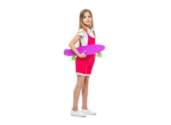 Ολόκληρο Μήκος Του Έφηβος Κορίτσι Skateboarding Απομονώνονται Λευκό Μια Έφηβη — Φωτογραφία Αρχείου