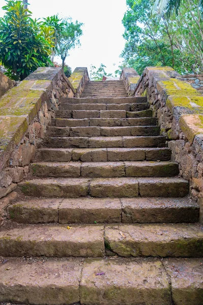 Dışarıdaki Merdivenler Gri Merdivenler Merdivenlerin Yukarısında Bir Bina Merdiven Yolu — Stok fotoğraf