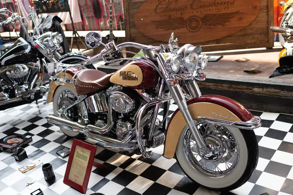 乌克兰基辅 2014年9月13日 Ranchero Harley Davidson豪华定制摩托车或斩草机展出 — 图库照片