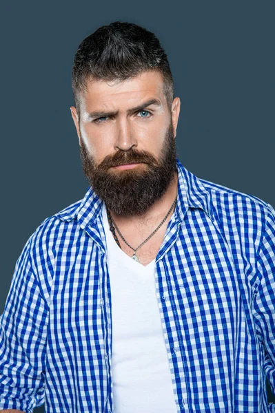 Rosto Homem Barbudo Usar Camisa Quadriculada Fundo Cinza — Fotografia de Stock