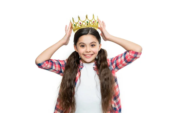 Prenses Tacındaki Mutlu Genç Kızın Fotoğrafı Beyazlar Içindeki Taç Giyen — Stok fotoğraf