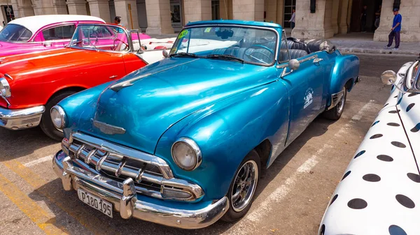 Havanna Kuba Maj 2019 Blå Chevrolet Cabriolet Retrobil Parkerad Taxi — Stockfoto