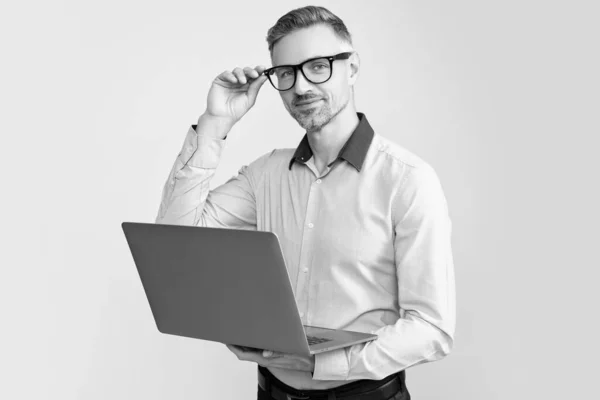 Mature Entrepreneur Eyeglasses Working Computer Grey Background — Foto de Stock