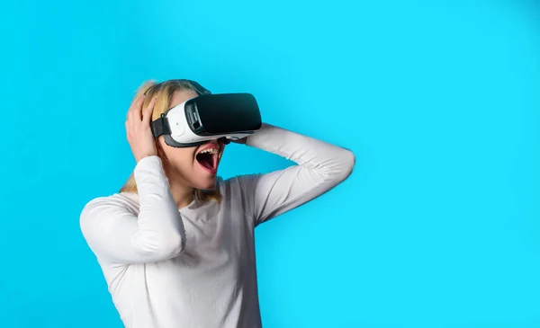 Csinos Játszik Játék Virtuális Valóság Szemüveg Vicces Tapasztalja Szerkentyű Technológia — Stock Fotó