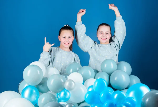 Nővérek Szervez Home Party Köszöntés Fogalma Birtoklás Móka Fogalom Balloon — Stock Fotó