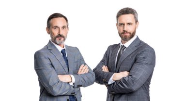 İş liderliği konsepti. Beyaz arka planda izole edilmiş iş adamlarının liderliği. İş adamları liderliği. İş liderliğini sergileyen adamların fotoğrafı.