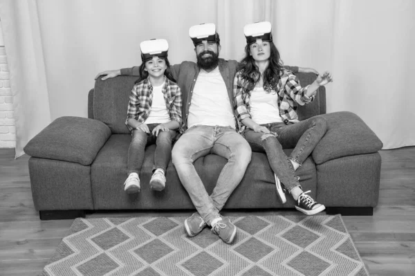 Feliz Familia Usar Gafas Sentado Sofá Casa Familia — Foto de Stock