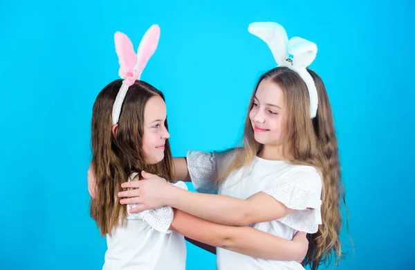 Osterfest Gefeiert Kleine Mädchen Genießen Die Festliche Feier Nette Schwester — Stockfoto