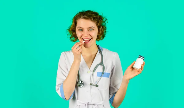 Wie Man Pillen Richtig Einnimmt Pille Der Hand Des Arztes — Stockfoto