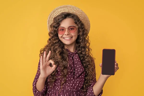 Positive Child Curly Hair Presenting Screen Smartphone Copy Space — Fotografia de Stock