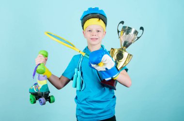 kendi ödül başarıdır. ödül töreni. Mutlu çocuk sporcu tutun şampiyon Kupası. Spor ve sağlık. Fitness ve diyet. Enerji. başarı. Çocukluk etkinlik ödül. Kupası Ödülü. Sadece en iyi.