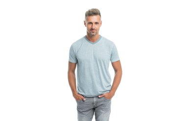 Gülümseyen erkek manken gündelik kıyafet, moda.