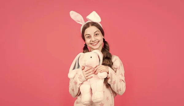 Щаслива Великодня Дівчина Підліток Кролячих Вухах Піжамах Грати Іграшкою Великдень — стокове фото