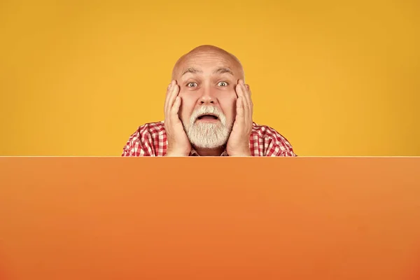 Shocked Senior Man Copy Space Blank Banner Advertisement — Photo