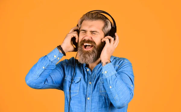 Gusta Tanto Brutal Hipster Usar Auriculares Cantando Bailando Disfrutando Música — Foto de Stock