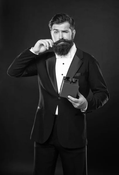 Homem Smoking Arco Gravata Formalwear Com Bigode Fundo Preto Com — Fotografia de Stock