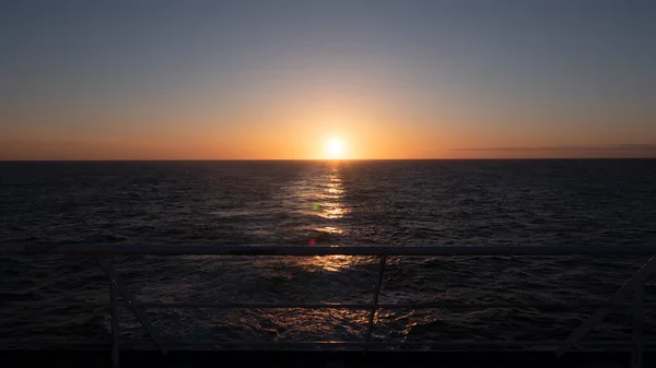 Красивий Захід Сонця Морській Воді Фото Дивовижного Заходу Сонця Морі — стокове фото