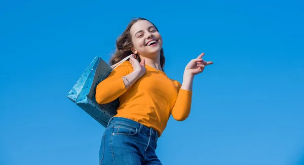 Positive Teen Girl Shopping Bag Peace — Foto de Stock