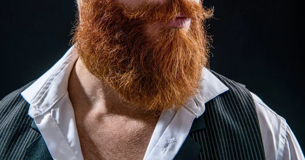 Бородатый Мужчина Усами Изолированными Черном Бородатый Мужчина Усами Студии Обрезанный — стоковое фото