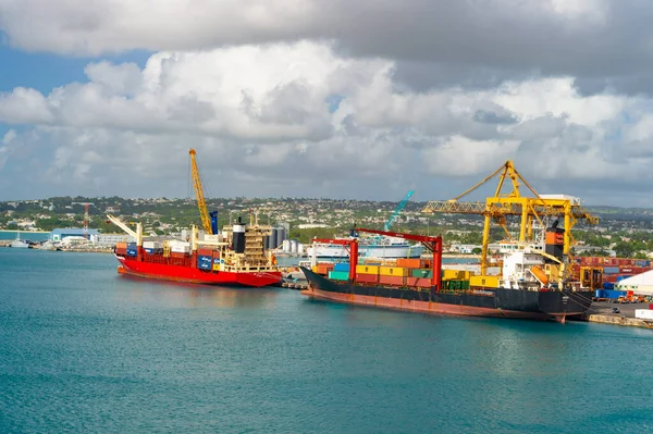 Bridgetown Μπαρμπάντος Δεκεμβρίου 2015 Φορτηγό Πλοίο Μεταφοράς Εμπορευματοκιβώτιο Αγκυροβόλιο — Φωτογραφία Αρχείου