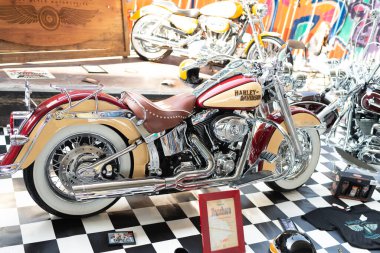Kyiv, Ukrayna - 13 Eylül 2014: Krom ve metal parçalı Harley Davidson motosikleti.