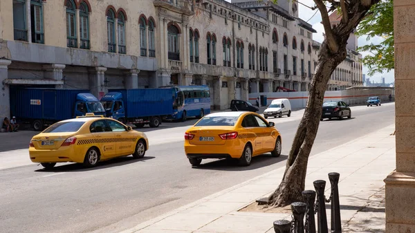 Avana Cuba Maggio 2019 Taxi Giallo Strada — Foto Stock