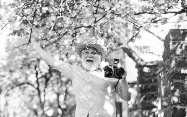 Hobby Jubilación Turismo Vacaciones Viajero Cámara Hombre Bajo Sakura Flor — Foto de Stock