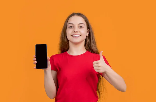 Positive Child Smartphone Yellow Background — Stock Photo, Image