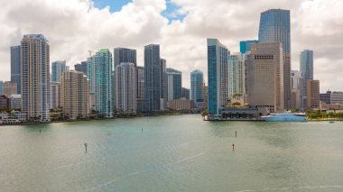 Ufuk çizgisi gökdelen binası şehir manzaralı. Skyline gökdelen binası. Miami gökdeleni şehir manzaralı bir bina. Şehir manzaralı Miami Skyline gökdelen binası.