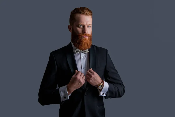 Kaukasischer Mann Elegantem Tuch Tux Mode Schöner Bärtiger Mann Tux — Stockfoto