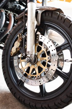 Kyiv, Ukrayna - 13 Eylül 2014: Gümrük motoru özel motosiklet veya helikopterin ön tekerleği.