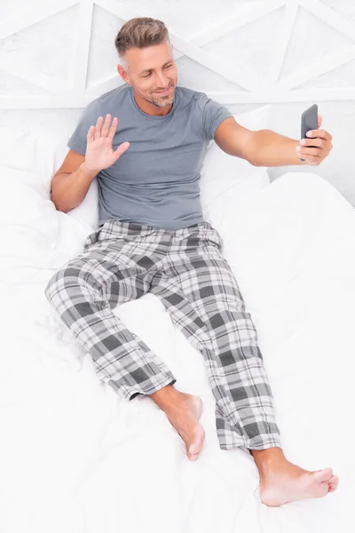 Video Call Man Phone Bed Gesturing Hello Photo Video Call — Stock Photo, Image