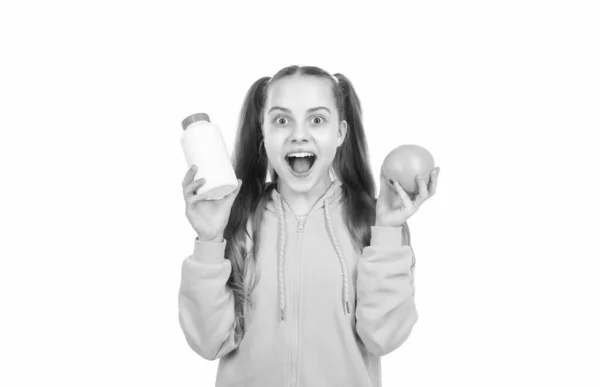 Şaşırmış Genç Kız Beyaz Sağlıklı Besinlerle Izole Edilmiş Kavanoz Şişesinde — Stok fotoğraf