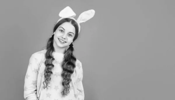 Trevligt Leende Redo För Fest Lycklig Barndom Glada Kaninunge Kopiera — Stockfoto