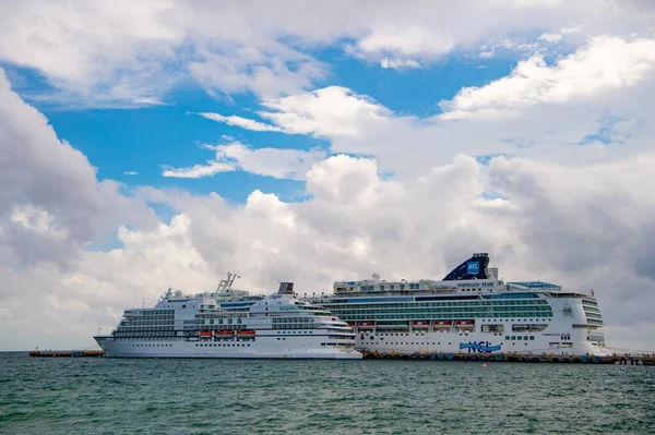 Costa Maya Mexico December 2015 Noorse Parel Regent Cruiseschepen — Stockfoto