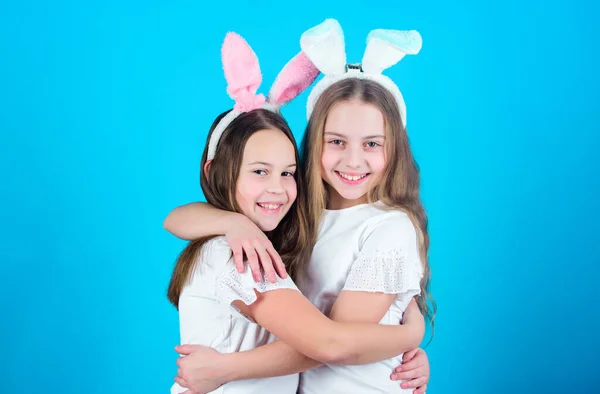 Mutlu Paskalyalar Tatil Tavşan Kızlar Uzun Tavşan Kulaklı Sarıl Çocuk — Stok fotoğraf