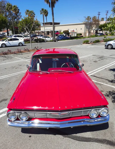 Los Angeles Califórnia Eua Março 2021 Vermelho Chevrolet Impala Retro — Fotografia de Stock