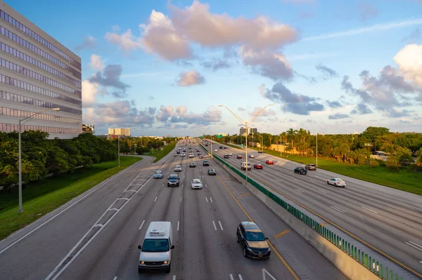 Miami Florida Noviembre 2015 Carretera Autopista Con Transporte Coches —  Fotos de Stock