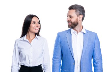 Neşeli iş patronu ve stüdyo çalışanı. Bir çift iş adamı ve resmi kıyafet işçisi. İş patronu ve çalışanın fotoğrafı. iş patronu ve çalışanı beyaz arka planda izole edilmiş.