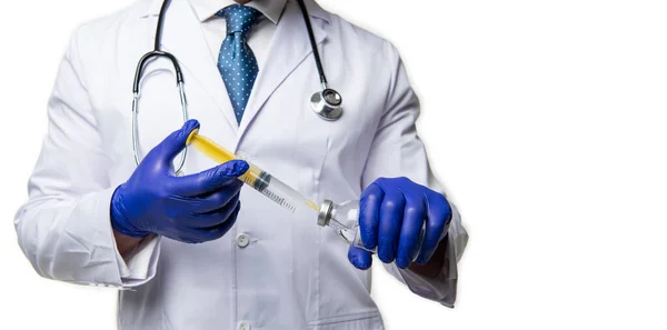Lekarz Zrobić Wstrzyknięcie Szczepionki Izolowane Białym Przestrzeń Kopiowania Lekarz Wykonuje — Zdjęcie stockowe