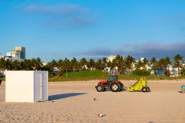 Miami Estados Unidos Marzo 2021 Sandboni Tractor Cleaning Sand South — Foto de Stock