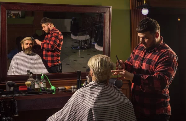 Taze Saç Kesimi Kuaför Aletleri Çoğu Stilist Sen Sormadıkça Fikir — Stok fotoğraf