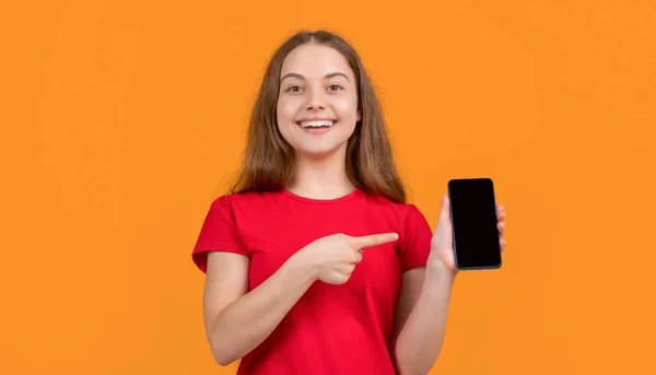 Happy Teen Kid Point Finger Smartphone Yellow Background — Stock Photo, Image