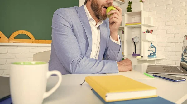 Školní Učitel Třídě Přestávkou Oběd Jablkem — Stock fotografie