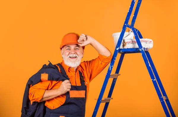 Tijd Ontspannen Schilder Aan Het Werk Bouwplaats Senior Man Gebruik — Stockfoto