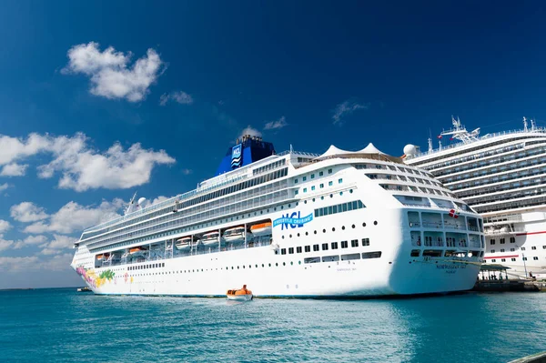Nassau Bahamas Februari 2016 Fantastisk Ncl Kryssningsfartyg För Turné Semester — Stockfoto