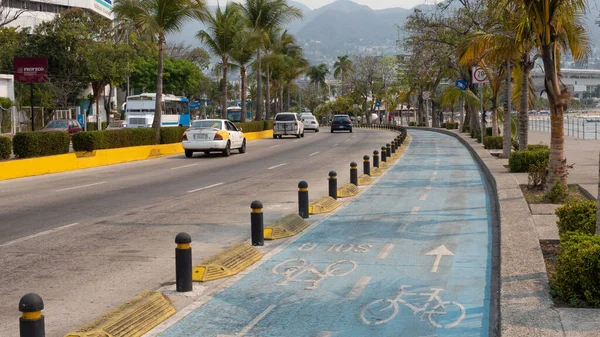 アカプルコ メキシコ 5月12 2019 自転車レーン付きの道路高速道路 — ストック写真