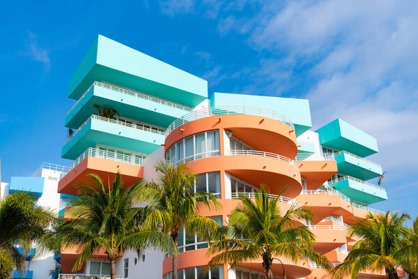 Майами, южный пляж океанский, фасадная архитектура здания в миами. архитектура фасада здания. здание фасадной архитектуры в центре города. фото фасадной архитектуры здания.