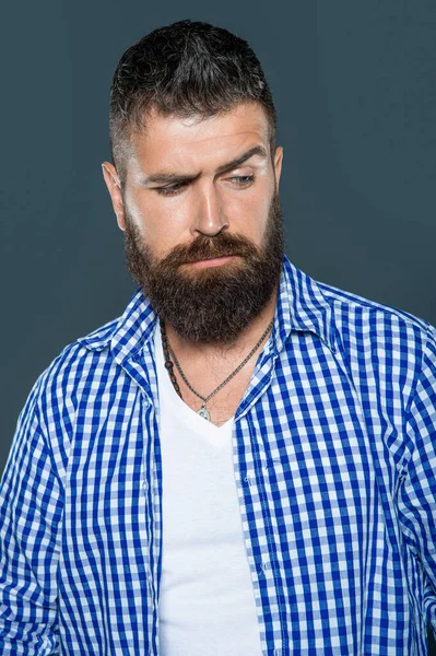 Retrato Homem Barbudo Usar Camisa Quadriculada Fundo Cinza — Fotografia de Stock
